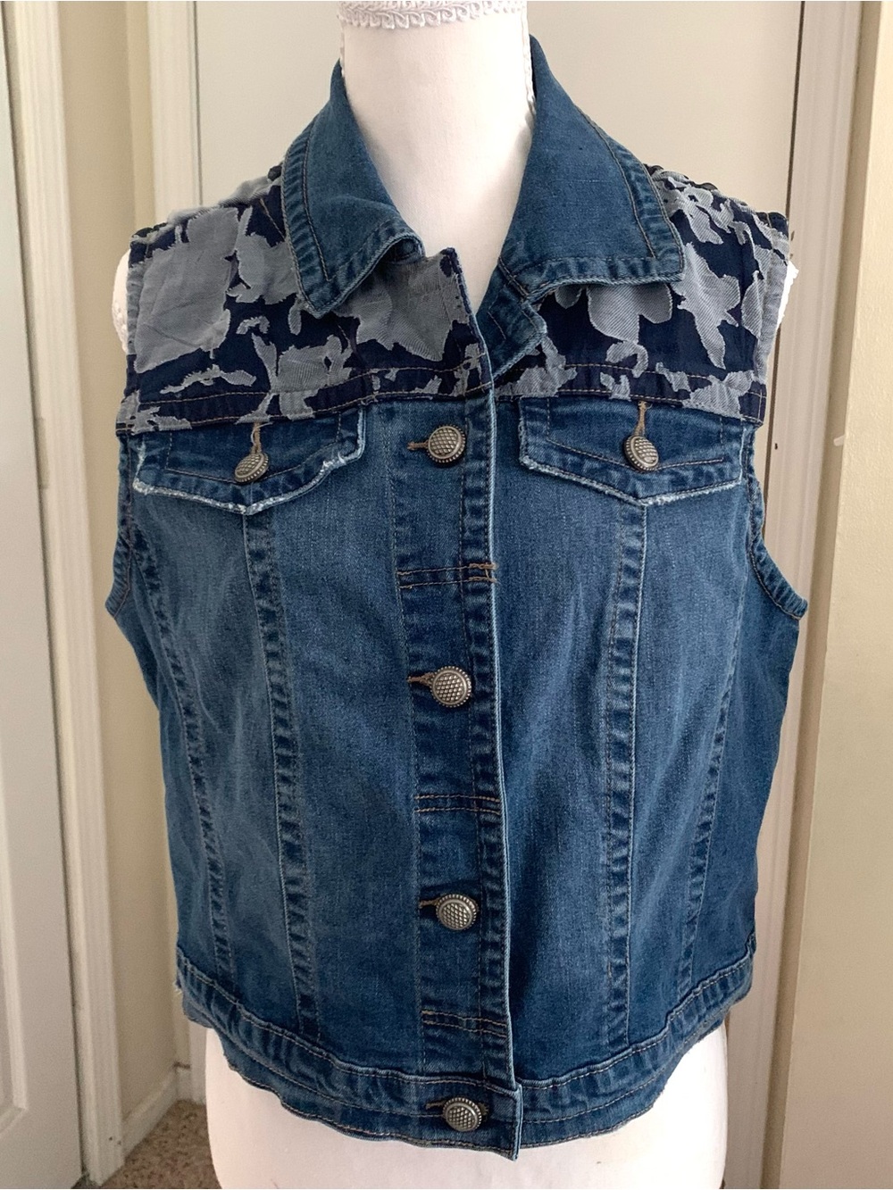 Ami Denim Vest Floral Lace Distressed Sleeveless Jean Jacket Medium Wash Sz L